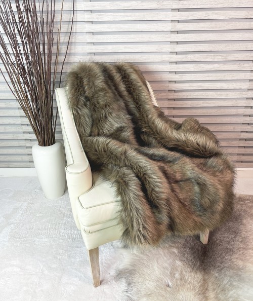 Fossa faux fur throw