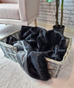 Faux fur pet blanket