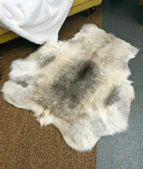 Grey, brown and white reindeer hide rug 0072M