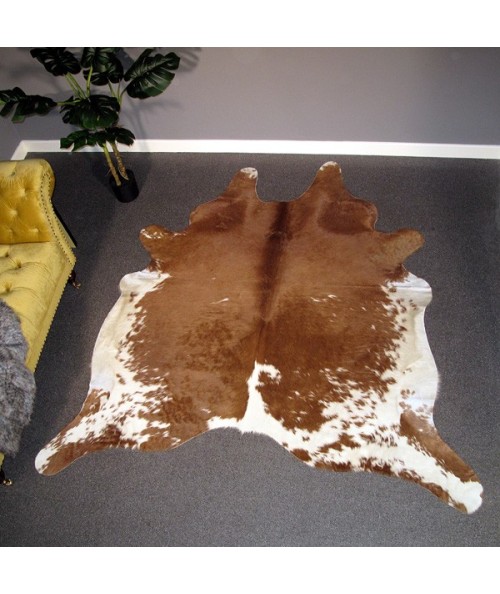 XX/Large Mid Brown and off-white Cowhide Rug CR00136